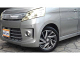 HIDヘッドランプ。夜中の運転も明るく照らしてくれます。