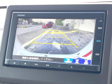 【バックカメラ】駐車時に後方がリアルタイム映像で確認できます。大型商業施設や立体駐車場での駐車時や、夜間のバック時に大活躍!運転スキルに関わらず、今や必須となった装備のひとつです!