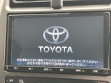直感的なインターフェースで快適なドライブをサポートします。目的地設定も簡単に行えます。