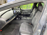 運転席まわりには十分なスペースがあり、大柄な方でもゆったり運転していただける環境です。