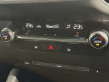 左右独立温度コントロールフルオートエアコンです。運転席、助手席それぞれで独立して温度設定ができます。冷え性の方が乗っても安心ですね♪