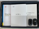 スマートキーは鍵をバッグに入れたままでもドアロックの開閉やエンジンのON・OFFができます。夜間や雨の日も鍵を探さなくて良いので便利です。