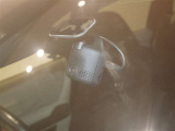 【ドラレコ前(後方用カメラ有)】今では車の必需品です。運転中の映像や音声を記録して残します。事故などが起きた場合の証拠になるので、もしもの時に役立ちます。