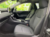 運転しやすいシンプルな操作系です。必要な情報が視認しやすく、スムーズな運転をサポートします。快適な運転環境です。