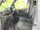 運転席からの視界は良好で、運転操作もスムーズ。快適なドライビングをサポートします。ぜひ運転席に座ってその感覚を試してください。