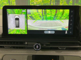 【アラウンドビューモニター】専用のカメラにより、上から見下ろしたような視点で360度クルマの周囲を確認することができます☆死角部分も確認しやすく、狭い場所での切り返しや駐車もスムーズに行えます。