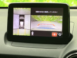 後方状況を確認できるモニターで、駐車や狭い道での運転をサポート。安全運転に貢献します。