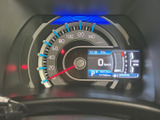 視認性の高いメーター類で、運転に必要な情報を的確に把握できます。運転状況が一目でわかり、安全運転をサポートします。