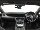 前車追従機能、レーンキープアシスト、ヘッドアップディスプレイも付いており、多数のオプションを備えております。