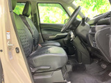 座り心地の良いシートが、長距離ドライブでも疲れにくい空間を実現。運転席からの視界も広く、運転に集中できます。