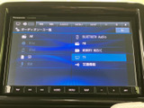 多彩なソースに対応したオーディオシステム。お好みの音楽で快適なドライブをお楽しみいただけます。Bluetooth接続も可能です。