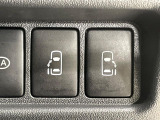 【両側パワースライドドア】スマートキーや運転席のスイッチで後席両側スライドドアの開閉が可能♪電動だから力を入れてドアを開ける必要が無く、小さなお子様でも簡単に開け閉めでき快適です♪
