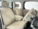 運転席シート廻りは使用感も少なく、良好な状態となっています。前オーナー様が丁寧に使っていたことがよくわかりますね。