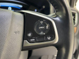 ドライバーを包み込むように、ディスプレーやスイッチ、コンソールを配置。座った瞬間から運転への期待が!空間そのものの心地よさにこだわっています。