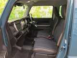 運転に必要な情報が視認しやすい、機能的なコクピット。操作性にも優れており、快適な運転をサポートします。