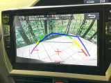 【バックカメラ】駐車時に後方がリアルタイム映像で確認できます。大型商業施設や立体駐車場での駐車時や、夜間のバック時に大活躍!運転スキルに関わらず、今や必須となった装備のひとつです!