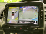 バックモニターで、狭い場所でも安心の駐車操作が可能。安全確認をサポートし、運転をより快適にします。