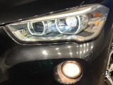 ●LEDヘッドライト:夜間走行時も良好な視界を確保し安心して運転できる高輝度LEDヘッドライトを装備!点灯速度が早く、消費電力も抑えられています。