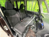 運転席まわりには十分なスペースがあり、大柄な方でもゆったり運転していただける環境です。