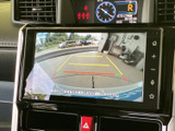 狭い道や駐車場でも、後方の状況を安全に確認できます。ガイドライン表示で、より正確な駐車操作をサポート。運転に自信がない方にも安心です。