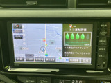 目的地設定も簡単。高精細な地図表示で、初めての道でも安心してお出かけいただけます。渋滞情報も確認できるので、スムーズな移動に。