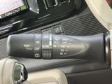 雨天時でもクリアな視界を確保できるワイパーレバー。操作も簡単で、運転中の視界を良好に保ちます。