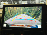 【バックカメラ】駐車時に後方がリアルタイム映像で確認できます。大型商業施設や立体駐車場での駐車時や、夜間のバック時に大活躍!運転スキルに関わらず、今や必須となった装備のひとつです!