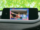 停車中に映像を楽しめるTV機能。長距離移動や休憩時間に、リラックスした時間を過ごせます。家族や友人と一緒に、旅の思い出を共有しましょう。
