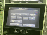 多様なソースに対応し、高音質なサウンドを楽しめます。お好みの音楽で、快適な移動時間を過ごせるでしょう。Bluetooth接続も可能です。