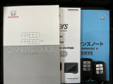スマートキーは鍵をバッグに入れたままでもドアロックの開閉やエンジンのON・OFFができます。夜間や雨の日も鍵を探さなくて良いので便利です。
