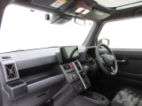 ダイハツのお店では、ダイハツ車を知り尽くしたプロフェッショナルが、専用の診断機器を使って各システムを点検しております。