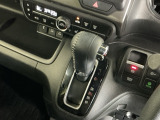 発進時から滑らかに加速する無段階変速のCVTはストップ&ゴーの多い街の中も快適です