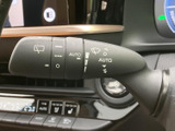 雨天時でもクリアな視界を確保。操作性にも配慮されたワイパーレバーは、安全運転をサポートします。快適なドライブを。