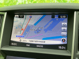 見やすい地図表示で、初めての道も安心。渋滞情報もリアルタイムに確認でき、スムーズなルート選択をサポートします。運転に集中できます。
