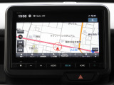 ★地図画面★地図上の文字や記号など細かい表示も鮮明に映し出します。また、スマートフォンのような操作が可能なタッチパネルを採用し、ボタンを探すことなく直感的に操作できます!