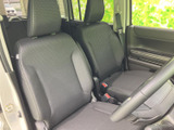 運転席は、シンプルで機能的なデザインです。ゆったりとした座面で、長距離運転でも疲れにくいでしょう。