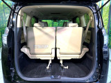 普段のお買い物や通勤、送迎等に十分な荷室スペースを確保しております。セカンドシートを倒すと、大きな荷物の積載も可能です♪