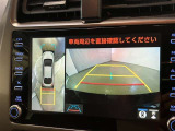 【パノラミックビュー&バックビュー】駐車時の安全確認をする為に車両上方からの映像と後方カメラからのを同時に表示しバックガイドも付いているのでバックの苦手な方でも安心して運転出来ますよ。