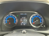 視認性の高いメーターで、運転に必要な情報を的確に把握できます。運転に集中しやすく、安全運転をサポートします。