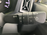 操作しやすいウインカーレバーで、安全確認をスムーズに。オート機能で、運転操作の負担を軽減します。