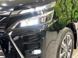 【LEDヘッドライト】悪天候や夜間走行時も良好な視界を確保し安心して運転できる高輝度LEDヘッドライトを装備!点灯速度が早く、消費電力も抑えられています。