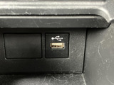視認性の高いメーター類が、運転に必要な情報を分かりやすく伝えます。運転席を快適な空間に演出します。