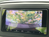 狭い道でも安心。バックモニターで後方を確認し、安全な駐車をサポートします。運転に自信がない方にもおすすめです。