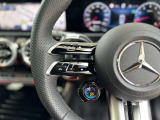 ステアリングシフトが装備されております。ステアリングから手を離さずにシフトチェンジができます。マニュアルモードをご選択頂くことにより、よりアグレッシブな走行が可能となります