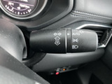 操作しやすいウインカーレバーは、安全運転をサポートします。直感的な操作で、スムーズな車線変更が可能です。