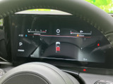 洗練されたデザインのメーターが、運転に集中できる心地よい空間を演出します。必要な情報を一目で確認でき、快適なドライブをサポートします。