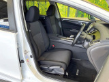 運転席まわりには十分なスペースがあり、大柄な方でもゆったり運転していただける環境です。