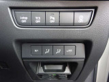 【2Wayドライビングポジションメモリー機能】お二人のシートパターンを記憶することができますので、運転時はボタン一つでシート調節できますね。