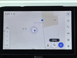 高精細な地図で、目的地までスムーズに案内。渋滞情報もリアルタイムで確認でき、最適なルートを選択できます。