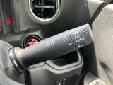 操作感の良いウインカーレバーで、安全な車線変更をサポート。直感的に操作できるので、運転に集中できます。